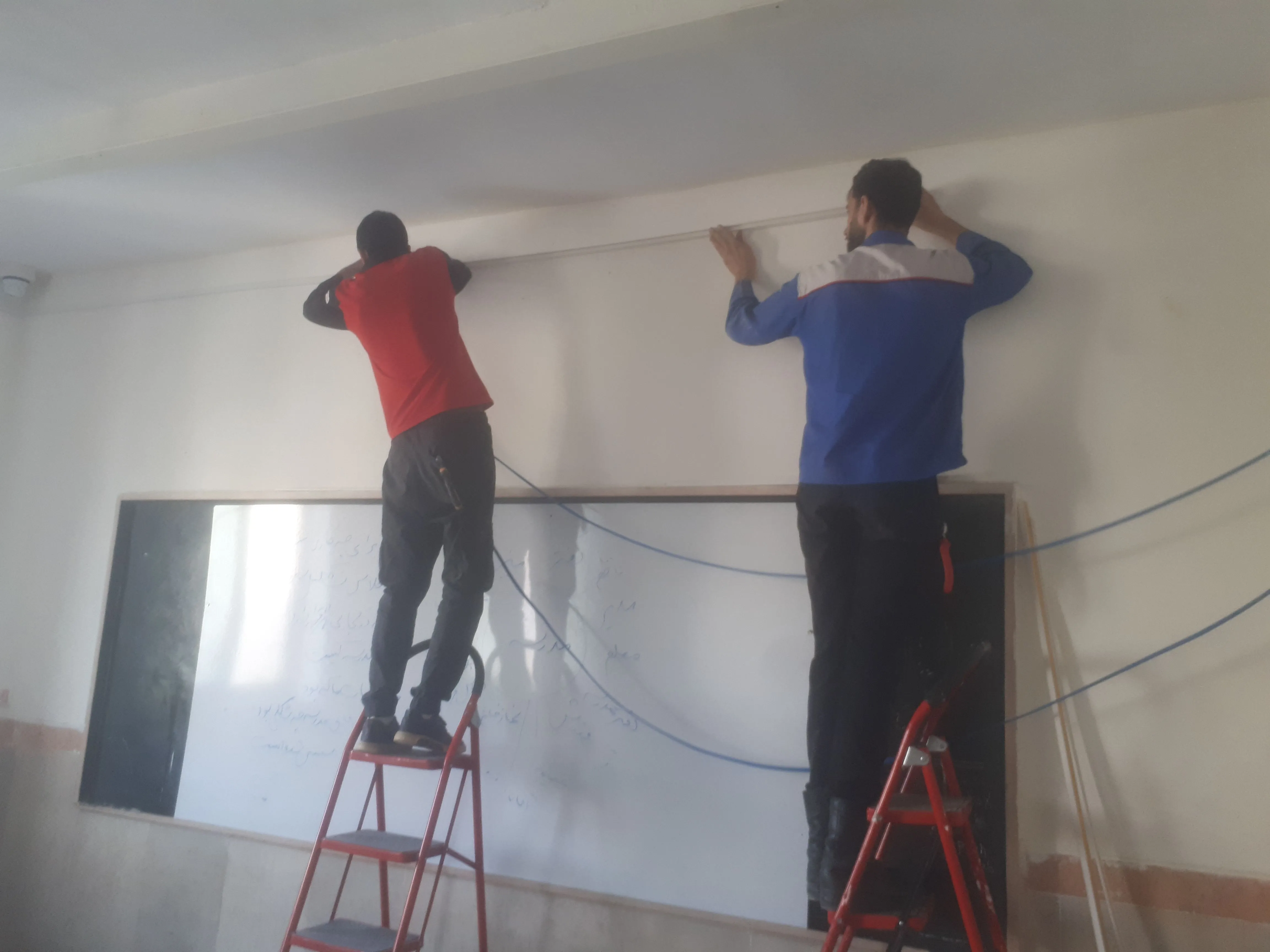 تصویر خبر نصب دوربین مدار بسته در کلاسهای هنرستان